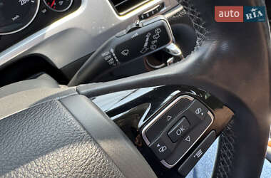Внедорожник / Кроссовер Volkswagen Touareg 2012 в 