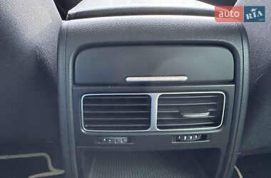 Внедорожник / Кроссовер Volkswagen Touareg 2012 в 