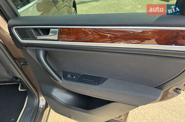 Внедорожник / Кроссовер Volkswagen Touareg 2012 в 