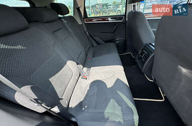 Внедорожник / Кроссовер Volkswagen Touareg 2012 в 