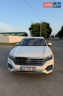 Позашляховик / Кросовер Volkswagen Touareg 2018 в Києві