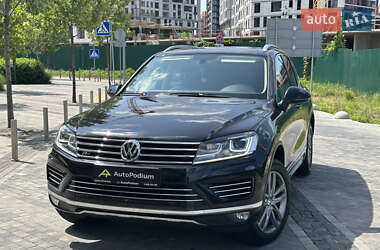 Внедорожник / Кроссовер Volkswagen Touareg 2015 в Киеве