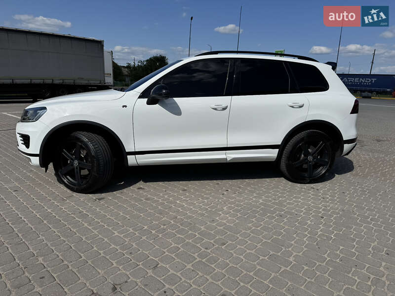 Внедорожник / Кроссовер Volkswagen Touareg 2016 в Дрогобыче
