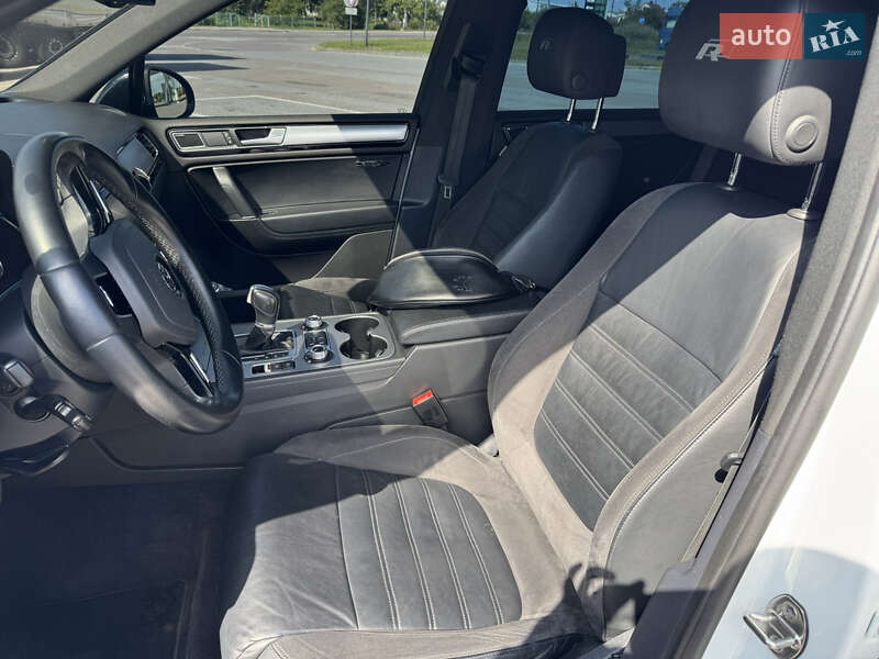 Внедорожник / Кроссовер Volkswagen Touareg 2016 в Дрогобыче