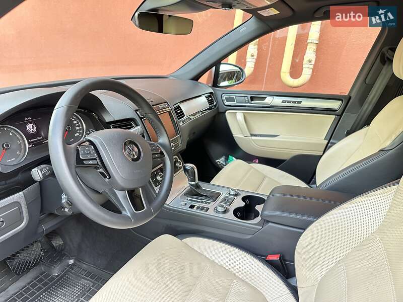 Внедорожник / Кроссовер Volkswagen Touareg 2017 в Белгороде-Днестровском