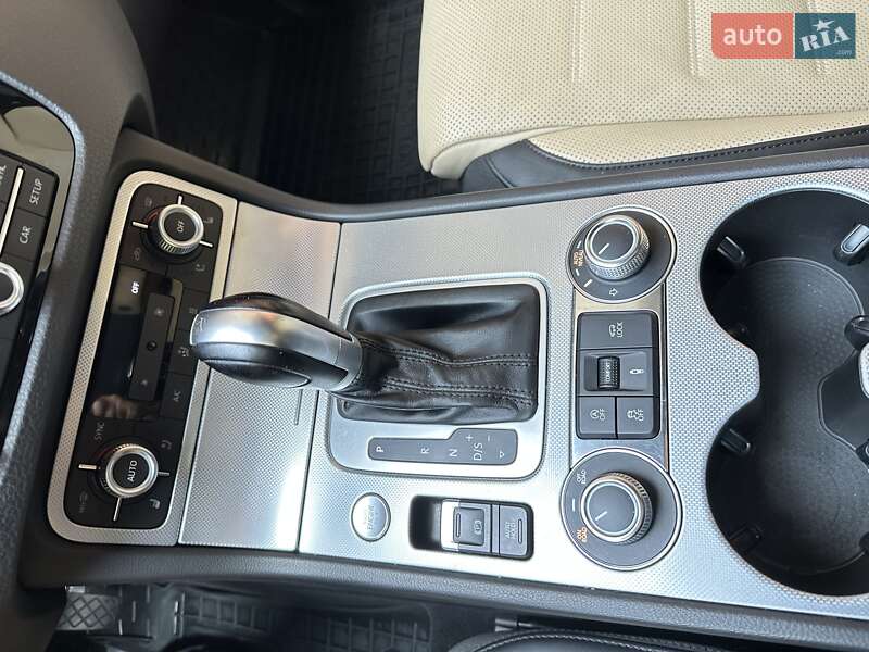 Внедорожник / Кроссовер Volkswagen Touareg 2017 в Белгороде-Днестровском