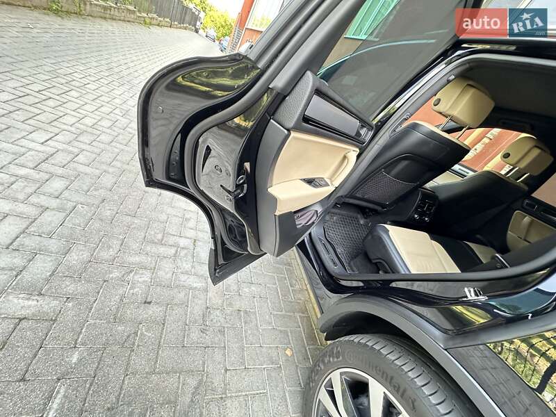 Внедорожник / Кроссовер Volkswagen Touareg 2017 в Белгороде-Днестровском