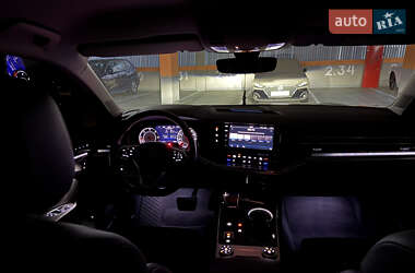 Внедорожник / Кроссовер Volkswagen Touareg 2021 в 