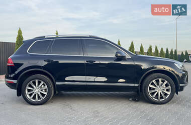 Позашляховик / Кросовер Volkswagen Touareg 2015 в 