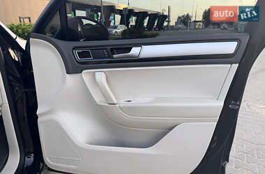 Позашляховик / Кросовер Volkswagen Touareg 2015 в 