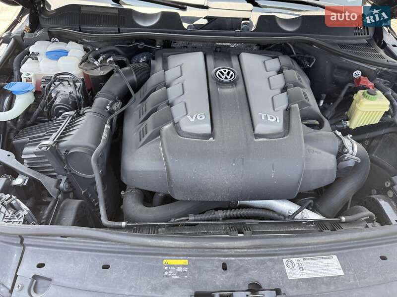Позашляховик / Кросовер Volkswagen Touareg 2013 в Києві