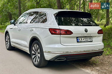 Внедорожник / Кроссовер Volkswagen Touareg 2021 в 