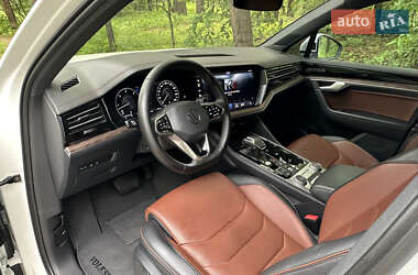 Внедорожник / Кроссовер Volkswagen Touareg 2021 в 