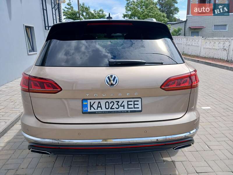 Внедорожник / Кроссовер Volkswagen Touareg 2018 в Киеве