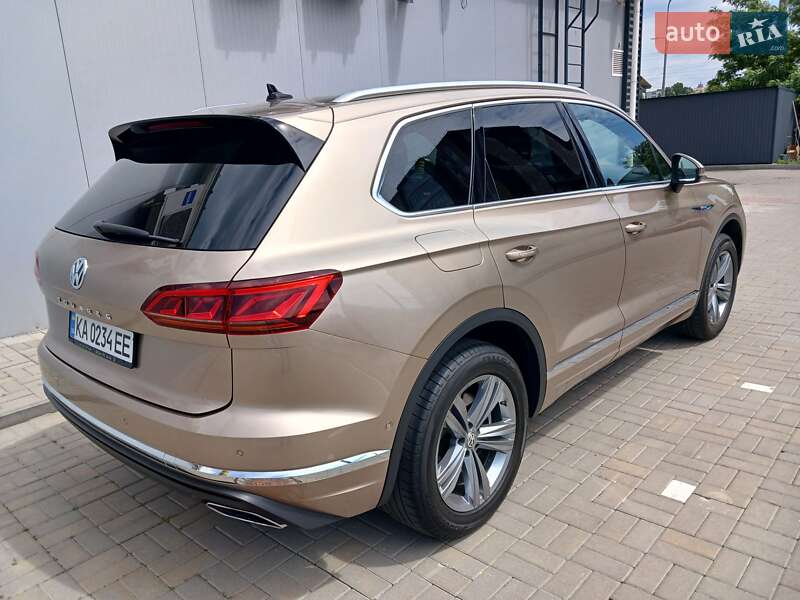 Внедорожник / Кроссовер Volkswagen Touareg 2018 в Киеве
