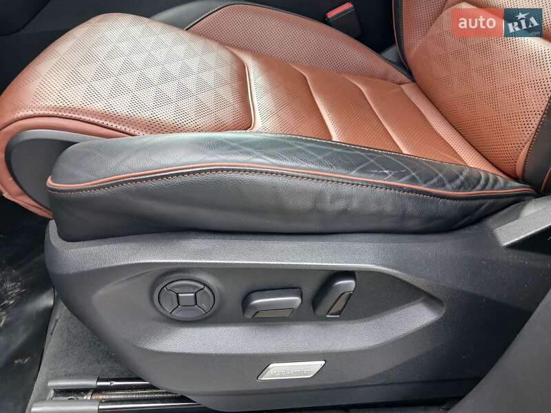 Внедорожник / Кроссовер Volkswagen Touareg 2018 в Киеве