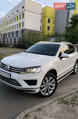 Позашляховик / Кросовер Volkswagen Touareg 2015 в Києві