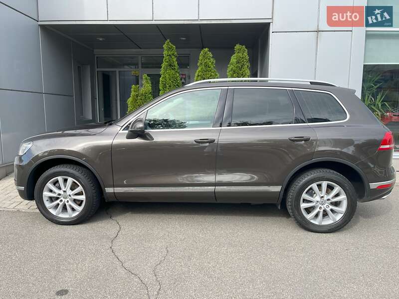 Внедорожник / Кроссовер Volkswagen Touareg 2015 в Киеве