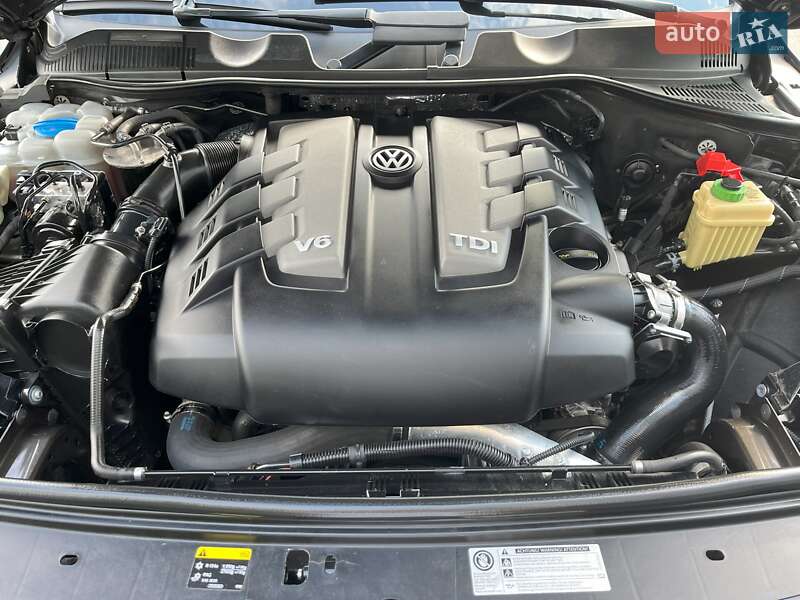 Внедорожник / Кроссовер Volkswagen Touareg 2015 в Киеве