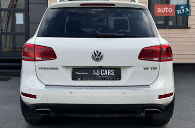 Внедорожник / Кроссовер Volkswagen Touareg 2011 в 