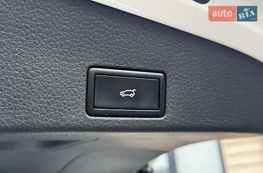 Внедорожник / Кроссовер Volkswagen Touareg 2011 в 