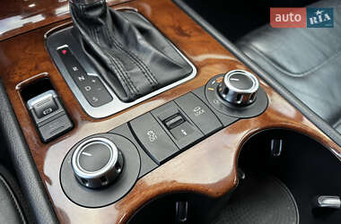 Внедорожник / Кроссовер Volkswagen Touareg 2011 в 