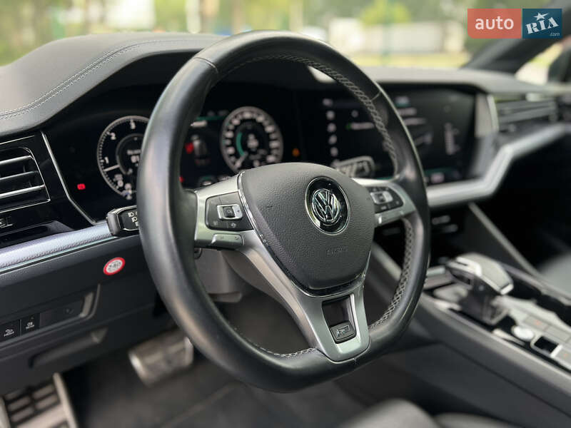 Позашляховик / Кросовер Volkswagen Touareg 2019 в Умані