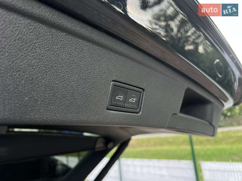 Позашляховик / Кросовер Volkswagen Touareg 2019 в Умані