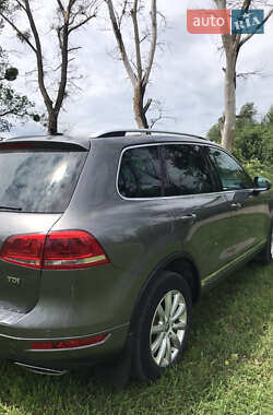 Внедорожник / Кроссовер Volkswagen Touareg 2011 в 