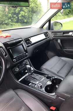 Внедорожник / Кроссовер Volkswagen Touareg 2011 в 