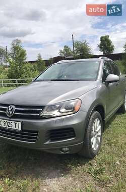 Внедорожник / Кроссовер Volkswagen Touareg 2011 в 