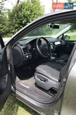 Внедорожник / Кроссовер Volkswagen Touareg 2011 в 