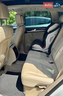 Позашляховик / Кросовер Volkswagen Touareg 2014 в 