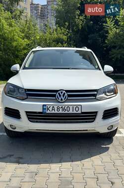 Внедорожник / Кроссовер Volkswagen Touareg 2014 в Киеве