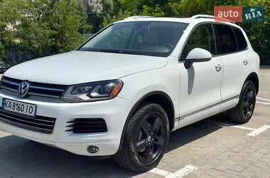 Позашляховик / Кросовер Volkswagen Touareg 2014 в 