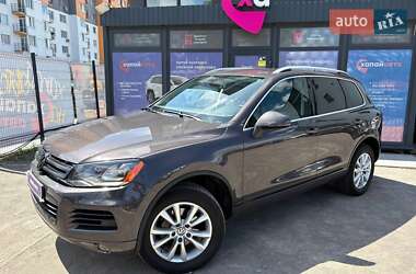 Внедорожник / Кроссовер Volkswagen Touareg 2012 в 