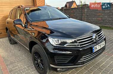 Позашляховик / Кросовер Volkswagen Touareg 2016 в Рівному