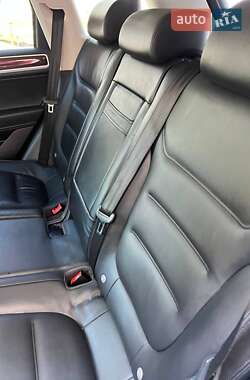 Внедорожник / Кроссовер Volkswagen Touareg 2016 в 