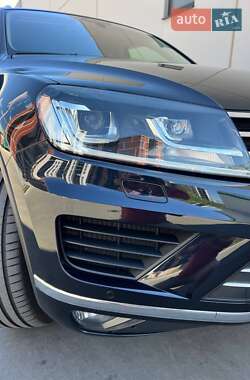Внедорожник / Кроссовер Volkswagen Touareg 2016 в 
