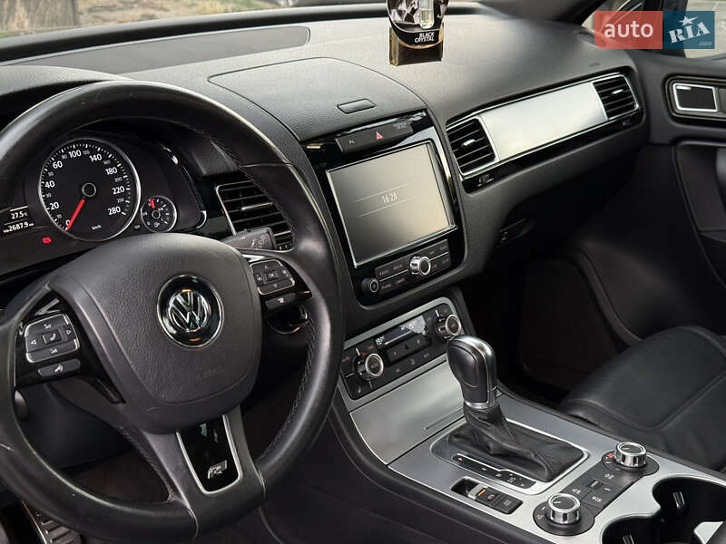 Позашляховик / Кросовер Volkswagen Touareg 2014 в Миколаєві