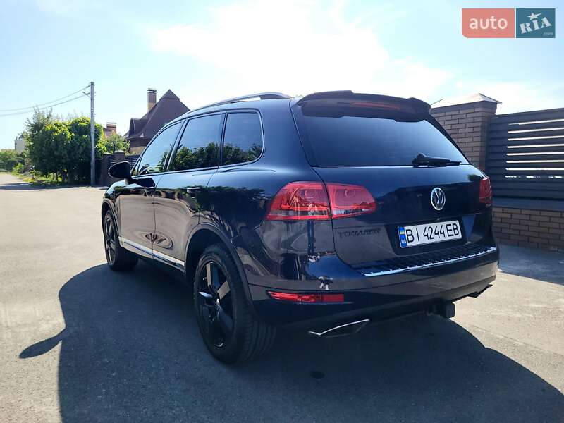 Позашляховик / Кросовер Volkswagen Touareg 2012 в Опішне