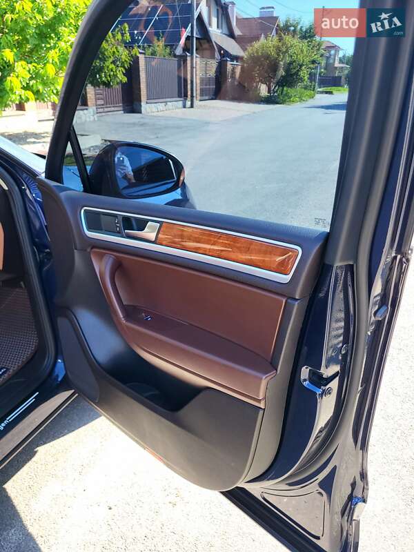 Позашляховик / Кросовер Volkswagen Touareg 2012 в Опішне