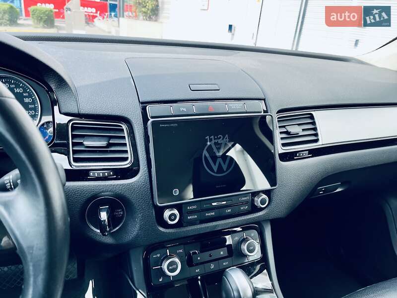 Внедорожник / Кроссовер Volkswagen Touareg 2018 в Киеве