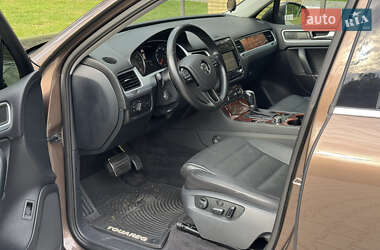 Внедорожник / Кроссовер Volkswagen Touareg 2012 в 
