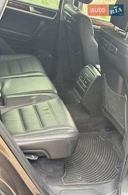 Внедорожник / Кроссовер Volkswagen Touareg 2012 в 