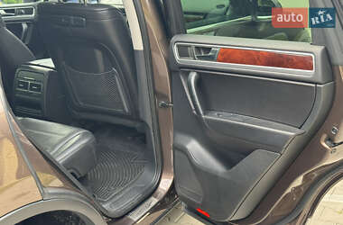 Внедорожник / Кроссовер Volkswagen Touareg 2012 в 