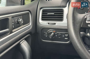 Внедорожник / Кроссовер Volkswagen Touareg 2012 в 