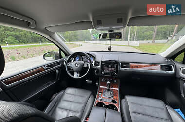 Внедорожник / Кроссовер Volkswagen Touareg 2012 в 