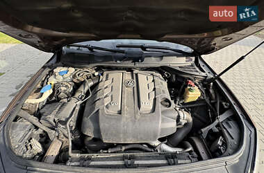 Внедорожник / Кроссовер Volkswagen Touareg 2012 в 