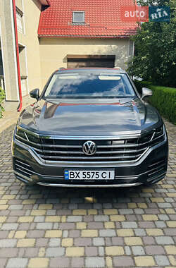 Внедорожник / Кроссовер Volkswagen Touareg 2018 в Каменец-Подольском